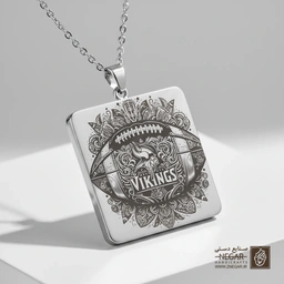 گردنبند طرح لوگوی مینه‌سوتا وایکینگز (حکاکی لیزری فایبر، مدل قاب مربع) کد 502298