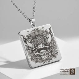 گردنبند طرح کلاه‌خود وایکینگز در قاب (حکاکی لیزری فایبر، مدل قاب مربع) کد 502300