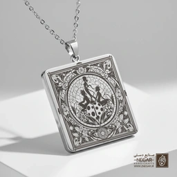 گردنبند طرح لیدی‌باگ در حال نبرد (حکاکی لیزری فایبر، مدل قاب مربع) کد 502319