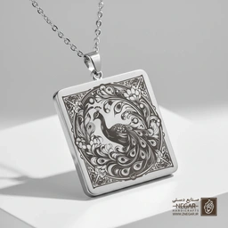 گردنبند طرح طاووس در قاب دایره (حکاکی لیزری فایبر، مدل قاب مربع) کد 502569