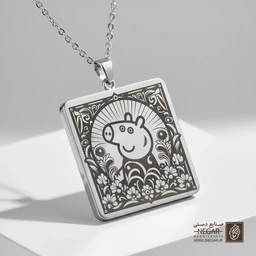 گردنبند طرح پپا پیگ - قاب خورشیدی (حکاکی لیزری فایبر، مدل قاب مربع) کد 502595