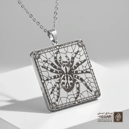 گردنبند طرح عنکبوت جهنده (حکاکی لیزری فایبر، مدل قاب مربع) کد 502910