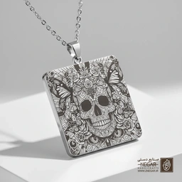 گردنبند طرح جمجمه خیالی با بال پروانه (حکاکی لیزری فایبر، مدل قاب مربع) کد 503060