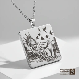 گردنبند طرح ملکه خفته و پرندگان مهاجر (حکاکی لیزری فایبر، مدل قاب مربع) کد 503099