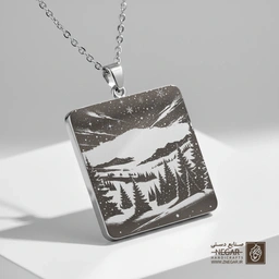 گردنبند طرح آسمان پرستاره و کوهستان (حکاکی لیزری فایبر، مدل قاب مربع) کد 503148