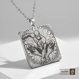 گردنبند طرح اسپایدرمن آماده نبرد (حکاکی لیزری فایبر، مدل قاب مربع) کد 503224