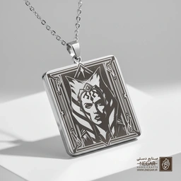 گردنبند طرح صورت آسوکا تانو (Ahsoka) مقتدر (حکاکی لیزری فایبر، مدل قاب مربع) کد 503383