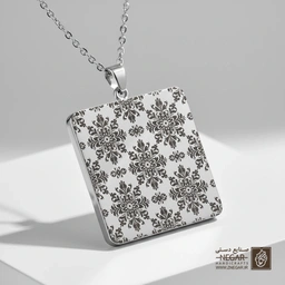 گردنبند طرح پترن گل چهارپر و متقارن (حکاکی لیزری فایبر، مدل قاب مربع) کد 503420