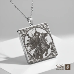 گردنبند طرح اسب‌سوار شبح‌وار در قاب گوتیک (حکاکی لیزری فایبر، مدل قاب مربع) کد 503523