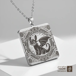 گردنبند طرح کامل اژدهای بی‌دندان در حال پرواز (حکاکی لیزری فایبر، مدل قاب مربع) کد 503602