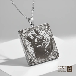 گردنبند طرح بی‌دندان و نقش خورشیدی (حکاکی لیزری فایبر، مدل قاب مربع) کد 503606