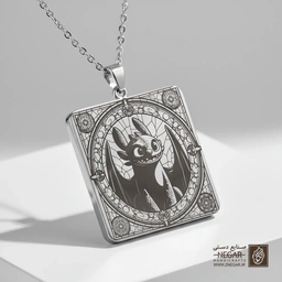 گردنبند طرح بی‌دندان در قاب شطرنجی و گل (حکاکی لیزری فایبر، مدل قاب مربع) کد 503613