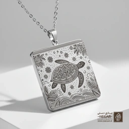 گردنبند طرح لاک‌پشت در میان ستارگان و گل (حکاکی لیزری فایبر، مدل قاب مربع) کد 503683