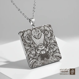 گردنبند طرح کارل و الی در قاب گل‌دار (حکاکی لیزری فایبر، مدل قاب مربع) کد 503733