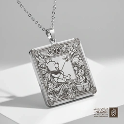گردنبند طرح وینی پوه در قاب مربعی (حکاکی لیزری فایبر، مدل قاب مربع) کد 503836