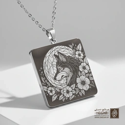 گردنبند طرح نیم‌رخ گرگ و گل‌های وحشی (حکاکی لیزری فایبر، مدل قاب مربع) کد 503876