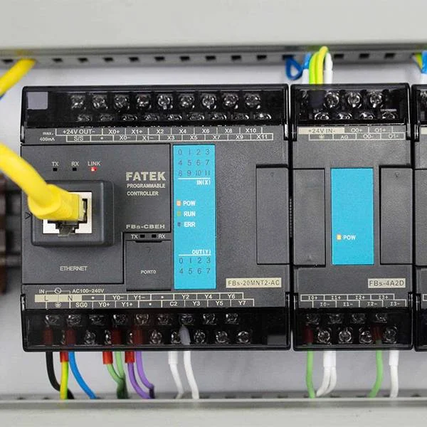 PLC چیست؟ راهنمای کامل آشنایی با PLC، کاربردها و مزایای آن در اتوماسیون صنعتی