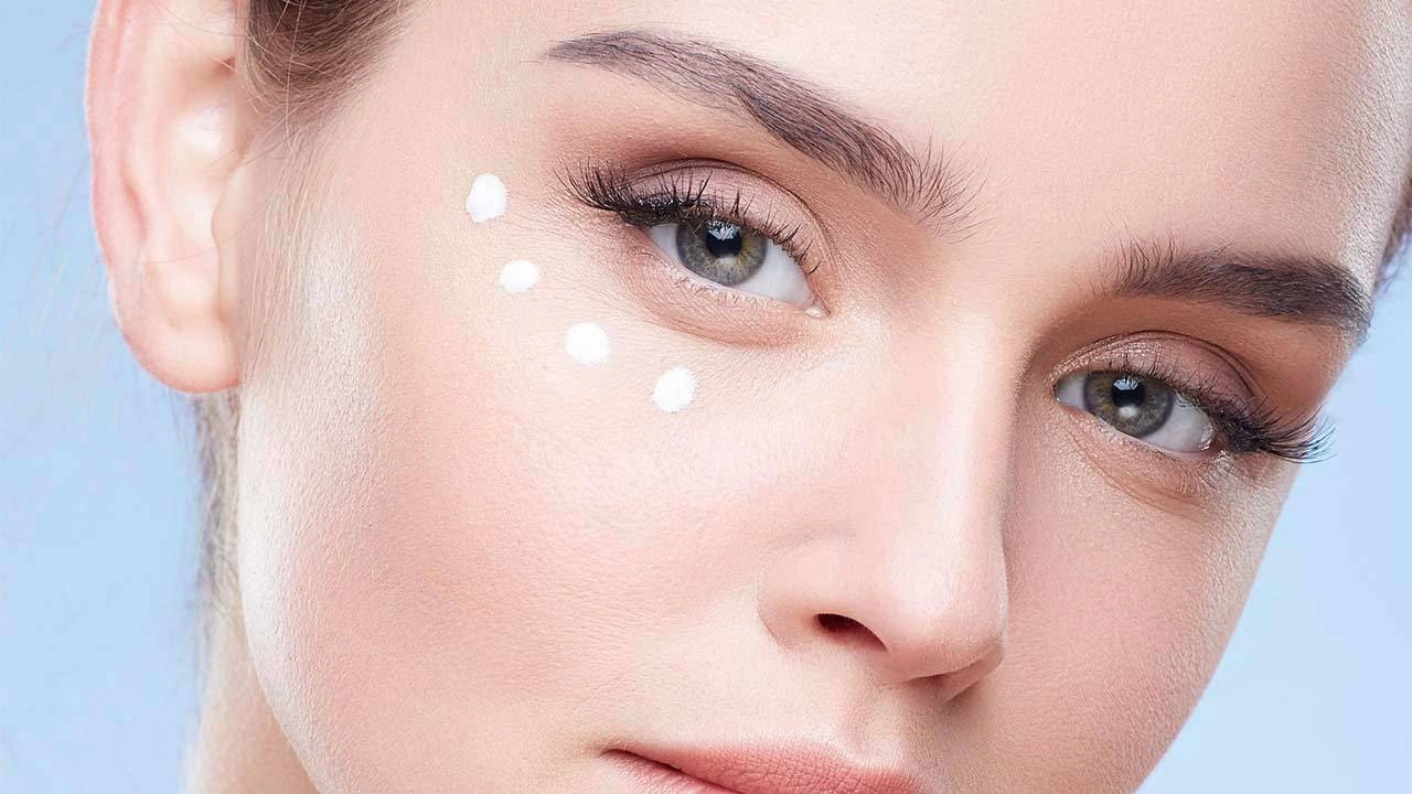 چرا باید از کرم دور چشم استفاده کنیم؟