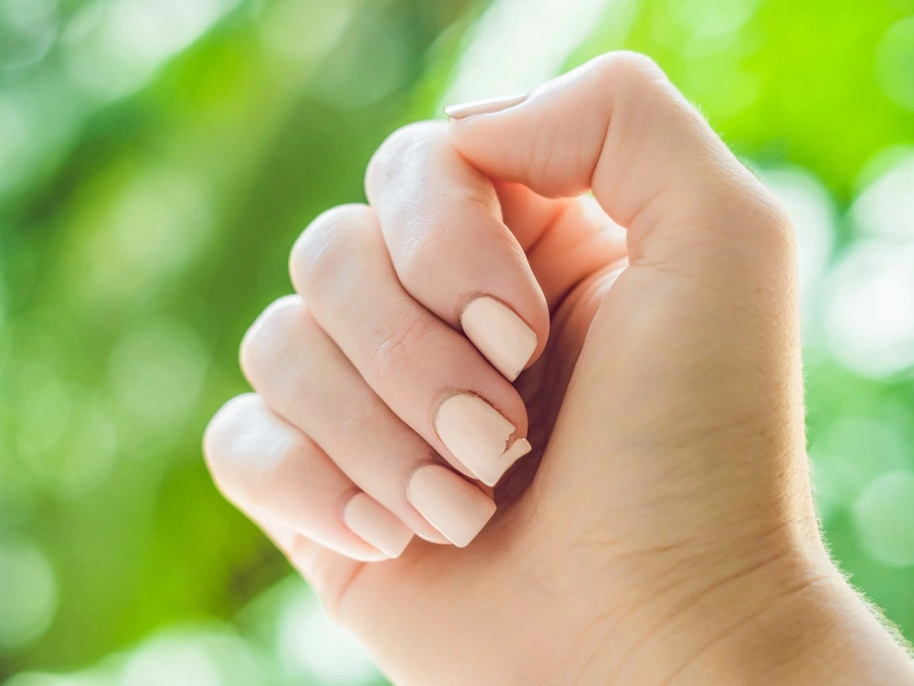 ساده ترین و کم هزینه ترین روش ترمیم ناخن شکسته