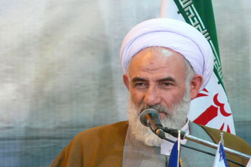 امامجمعه کاشان: اساسیترین موضوع در تداوم انقلاب اسلامی اقتصاد است